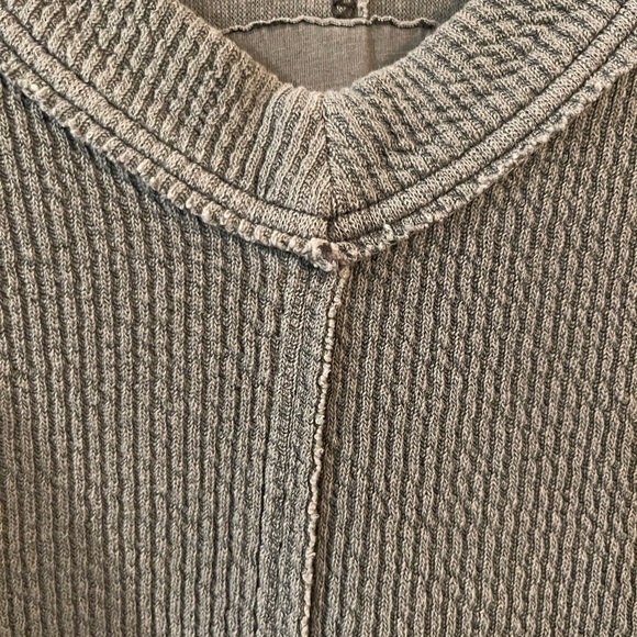 Aerie Sweater/ Sweatshirt Ribbed Raw Hem Side Slit Smoke Grey XS Oversized - Picture 4 of 9